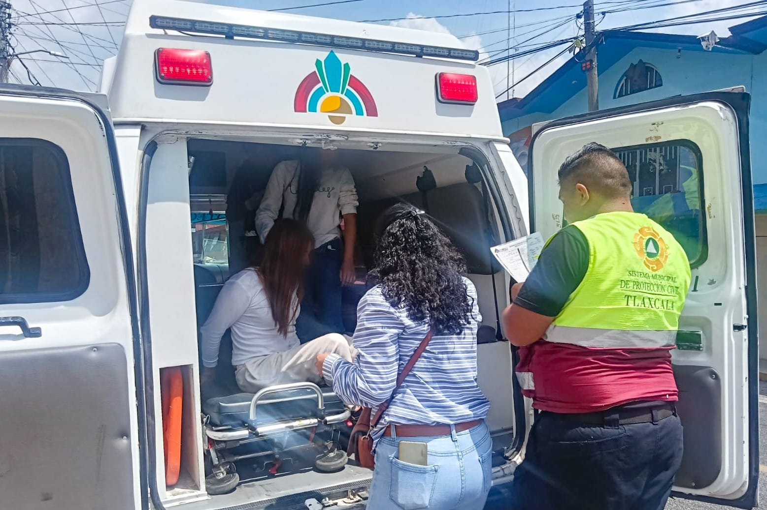 Policía Municipal de Tlaxcala y Protección Civil del Ayuntamiento atienden accidente de cuatrimoto en San Sebastián Atlahapa